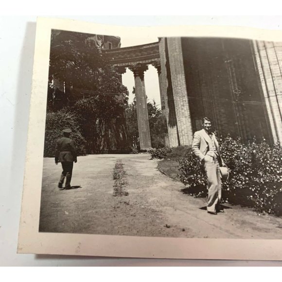 Vintage Found Photo Sharp Dressed Young Man at Unversity Garden 1930s Snapshot - Picture 5 of 6